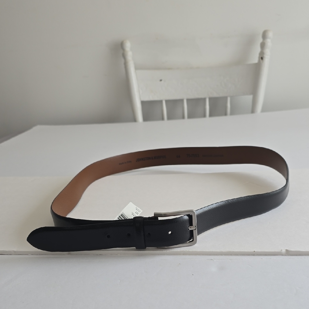 Johnston & Murphy  Italy Genuine Leather Black Belt Silvertone Buckle Size 44